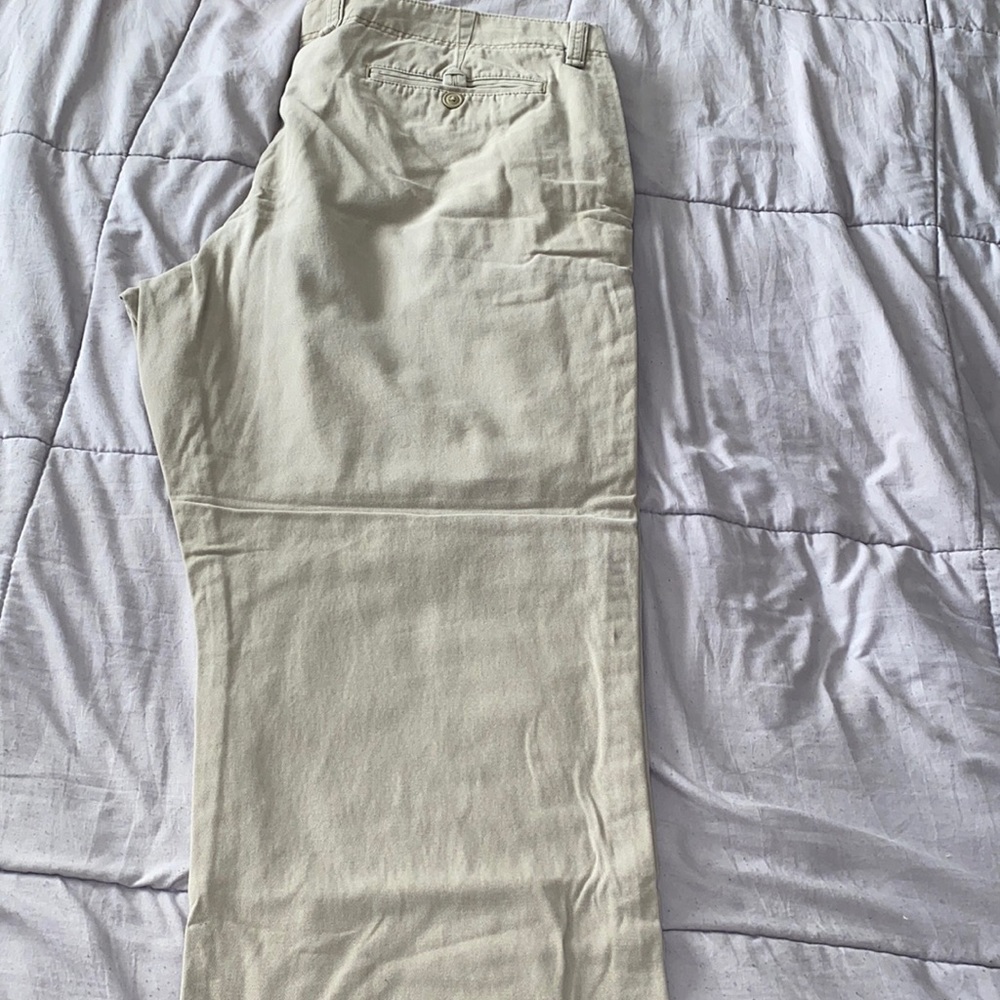 Old Navy broken-in khakis sz 44x32